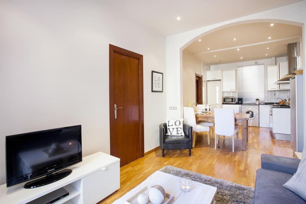 Apartments Barcelona & Home Deco Viladomat Exterior photo