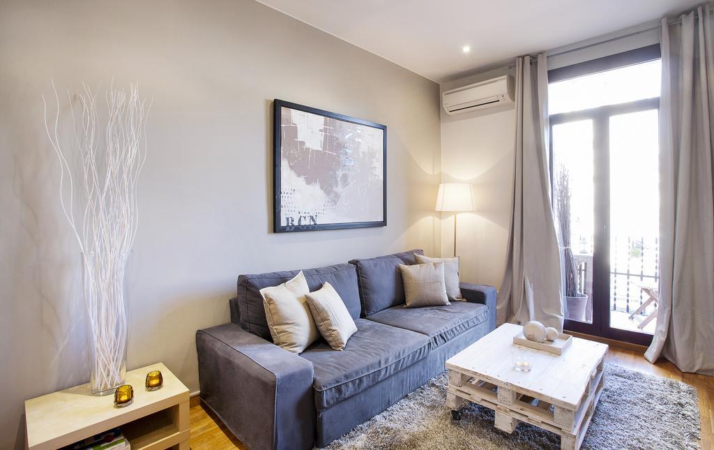 Apartments Barcelona & Home Deco Viladomat Exterior photo