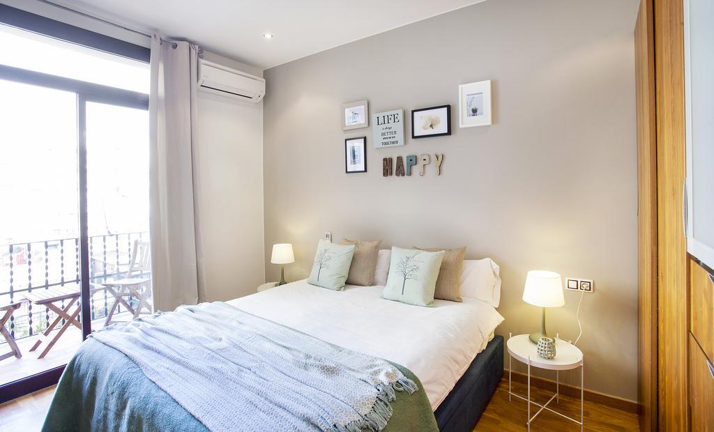 Apartments Barcelona & Home Deco Viladomat Exterior photo